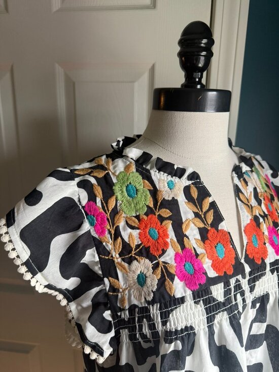THML Dresses & Skirts - THML B&W with Embroidered Flowers Dress - Size Small